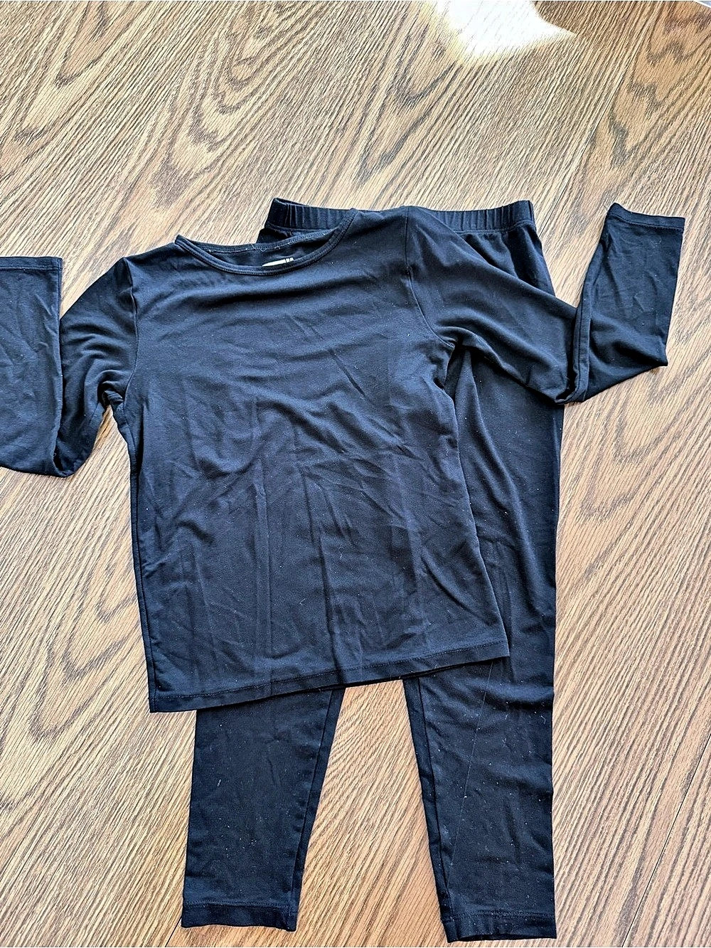 32 Degrees HEAT Unisex Size S Pajama or base layer Set Black